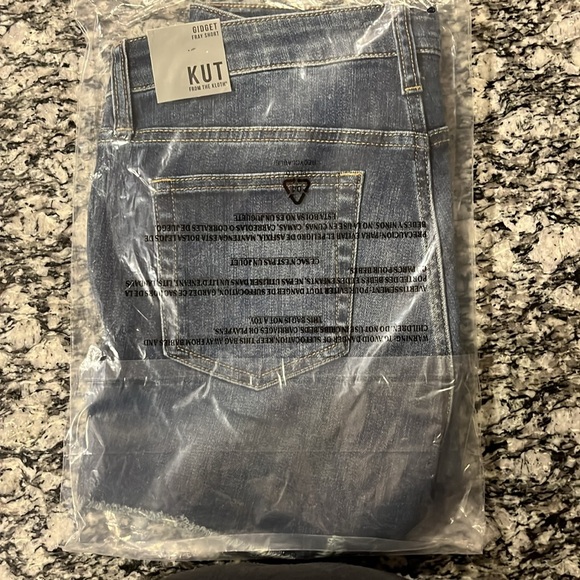 Gidget Mid Rise Fray Short - Picture 6 of 7